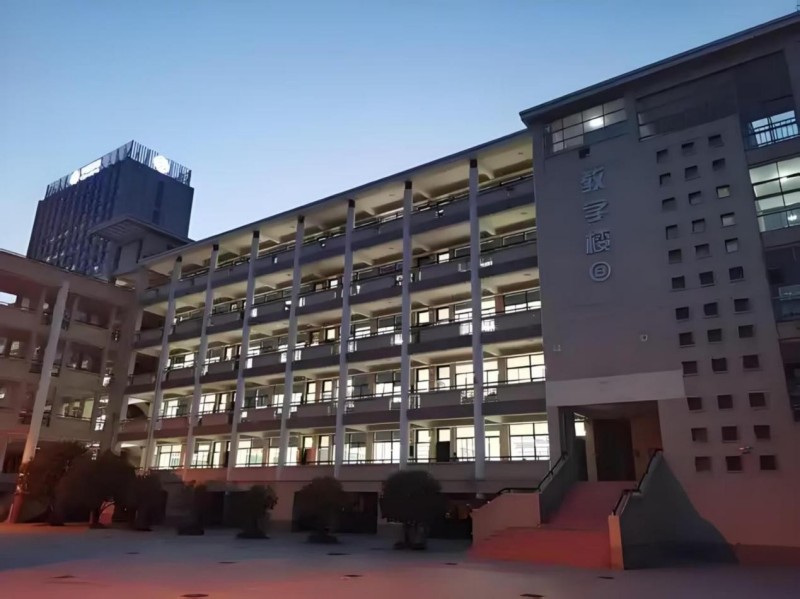 School teaching building